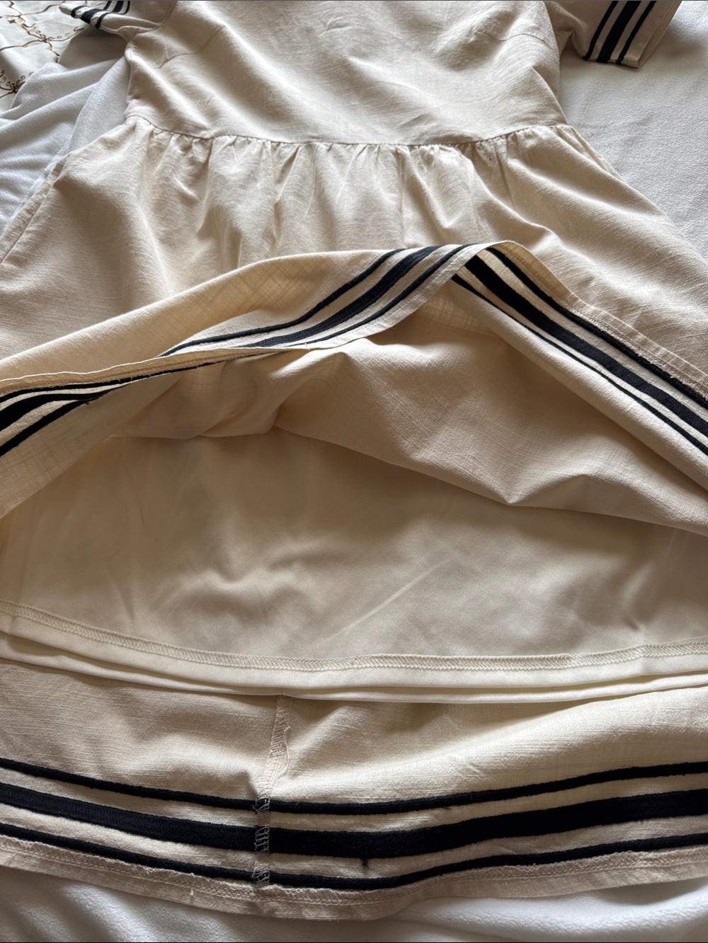 Unknown Brand Cream Short-Sleeve A-Line Dress with Black Trim - Picture 8 of 13